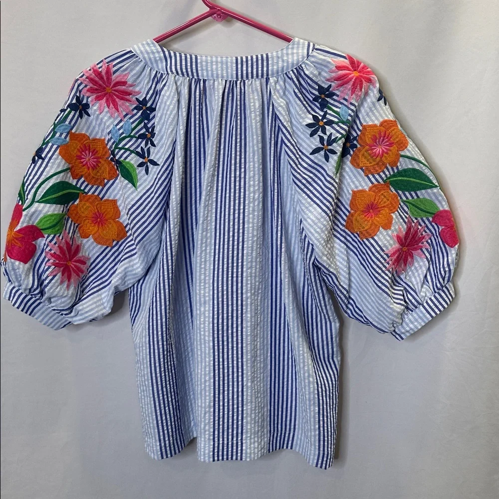 THML Remy puffed sleeve top in blue/white seersucker top. Size M - Picture 4 of 5